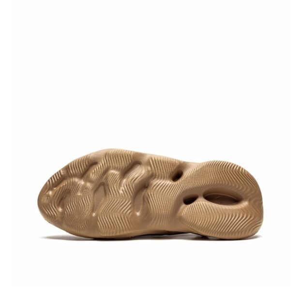 adidas Yeezy Foam RNR Clay Taupe - Image 4